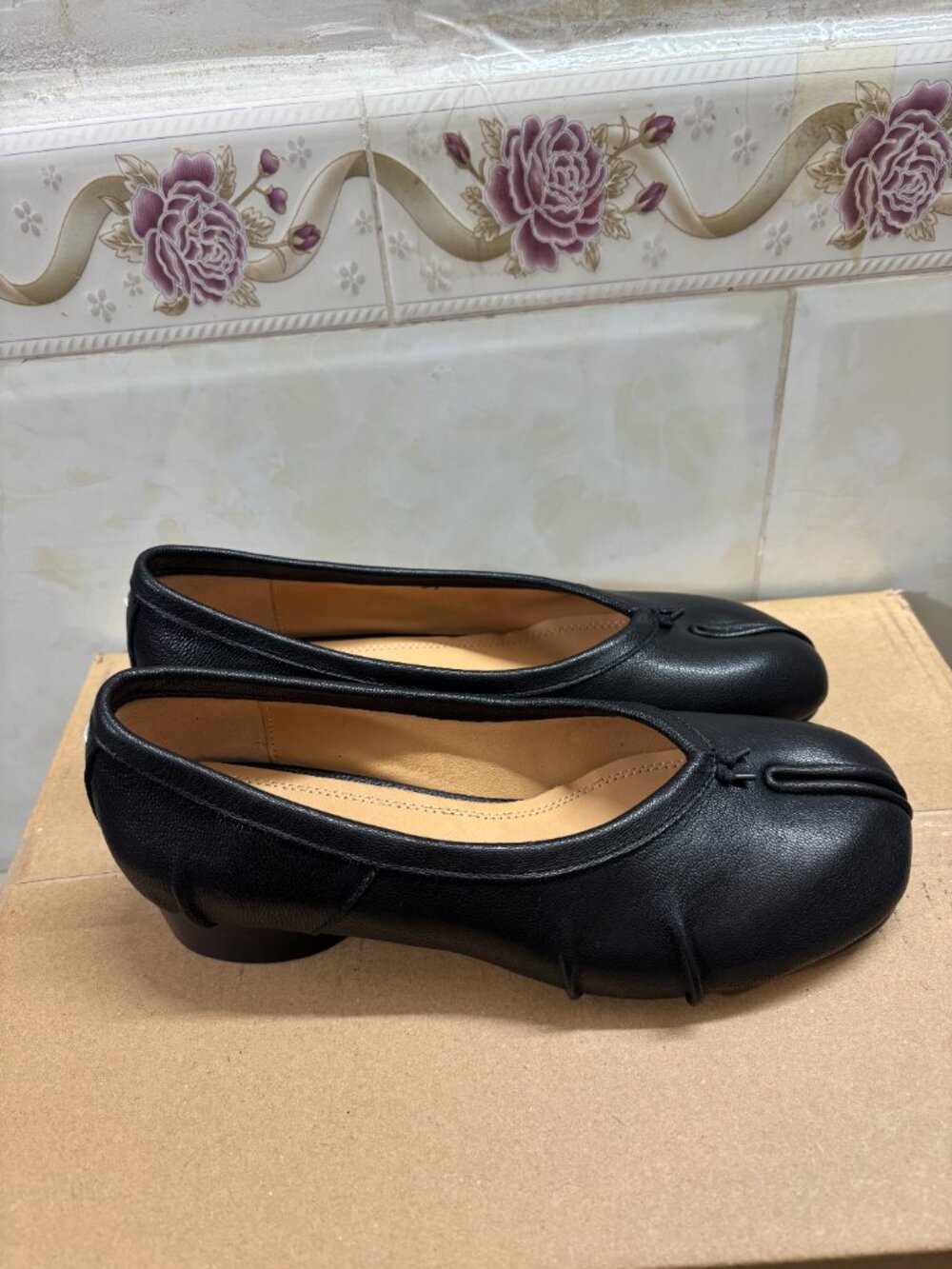 Maison Margiela Tabi Ballerina Flats - Picture 2 of 5